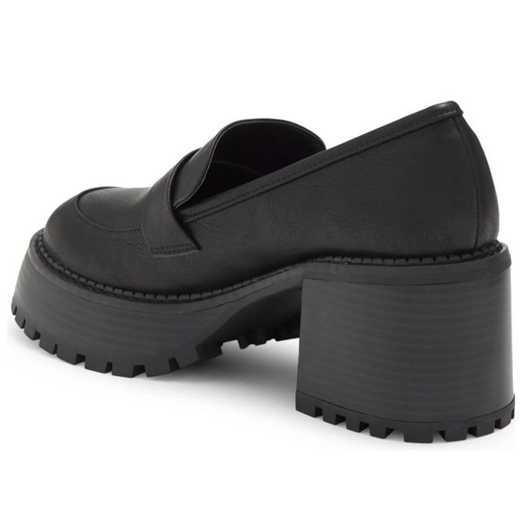 Mia - Picture 3 of 5